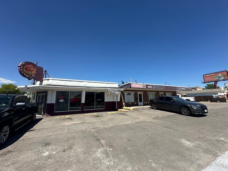 5201-5211 Pecos St portefeuille de 4 propriétés à vendre sur LoopNet.ca - Photo du bâtiment - Image 2 de 13