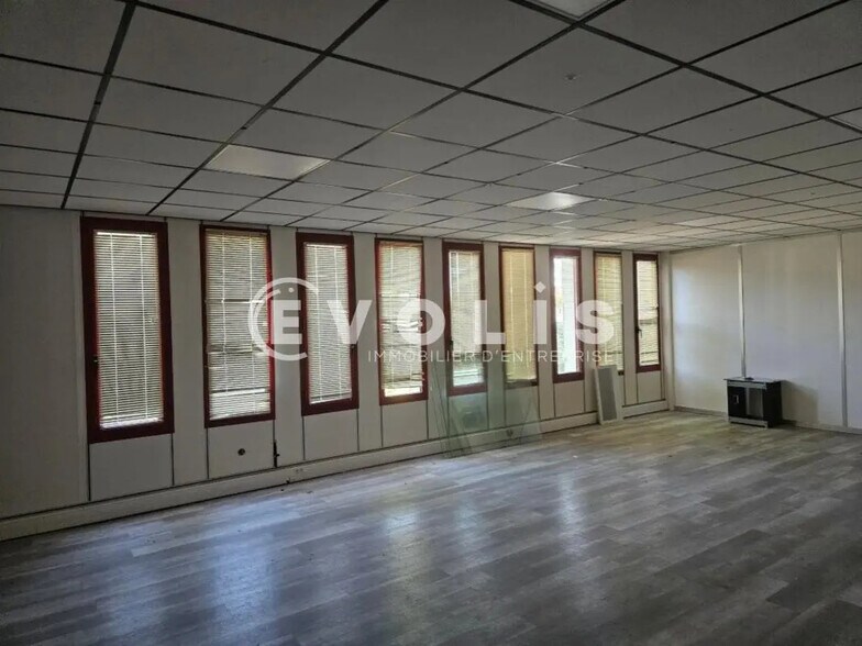 6 Avenue Des Andes, Les Ulis for lease - Interior Photo - Image 3 of 6