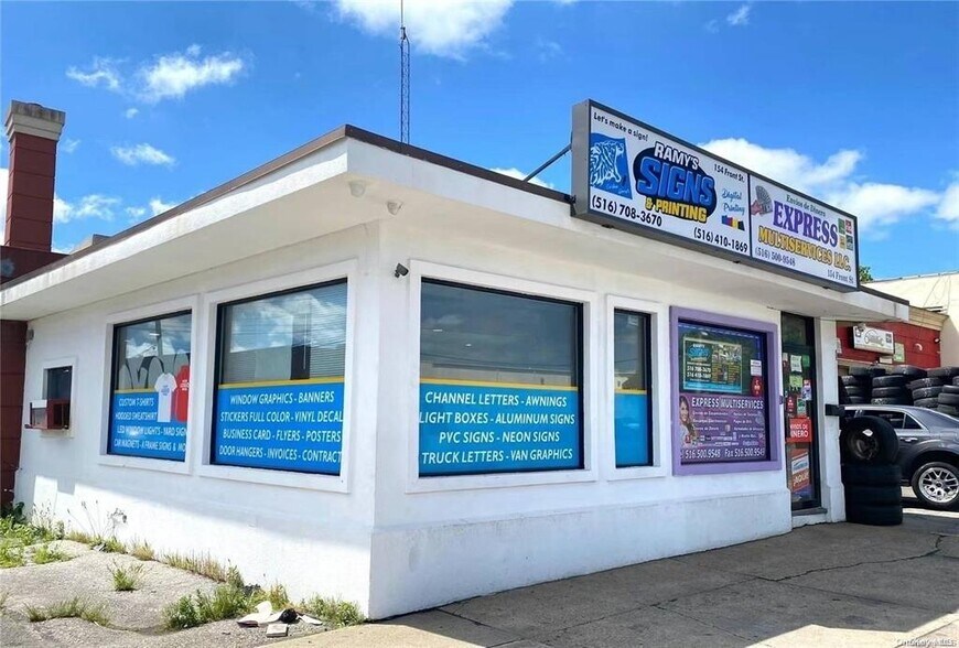 154 Front St, Hempstead, NY à vendre - Photo du bâtiment - Image 2 de 7