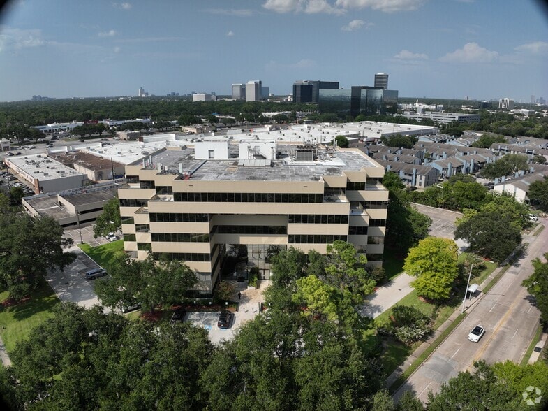 2825 Wilcrest Dr, Houston, TX for lease - Matterport Community - Image 2 of 12