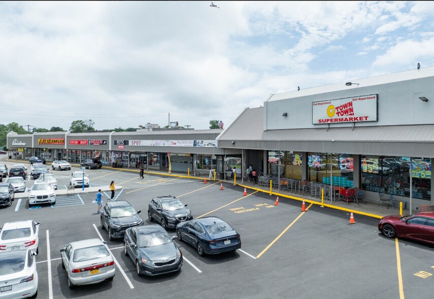 2-32C Wheeler Rd, Central Islip, NY à louer - Photo du bâtiment - Image 3 de 6