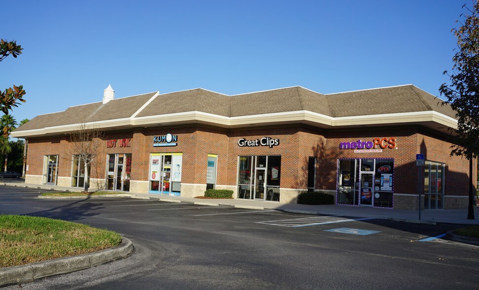 1220 Kingsway Rd, Brandon, FL à louer - Photo du bâtiment - Image 2 de 7