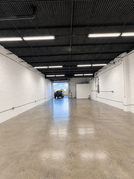 988 NW 51st Pl, Fort Lauderdale, FL for lease - Building Photo - Image 3 of 5