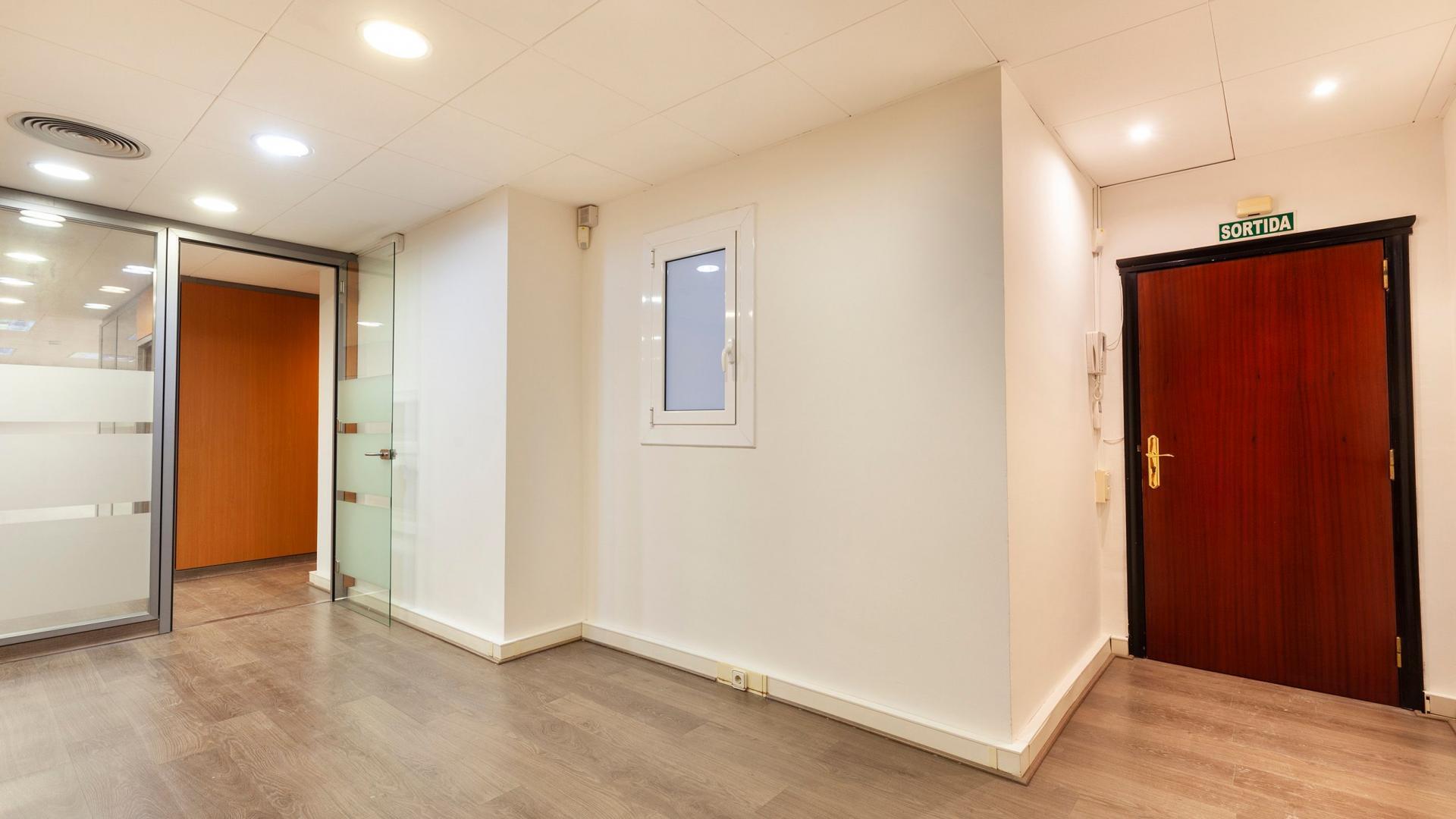 Carrer de Francesc Carbonell, 21-23, Barcelona, Barcelona for lease Interior Photo- Image 1 of 14