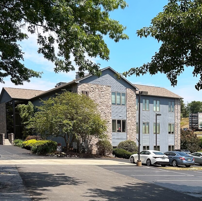 103 Bradford Rd, Wexford, PA à louer Photo principale- Image 1 de 12