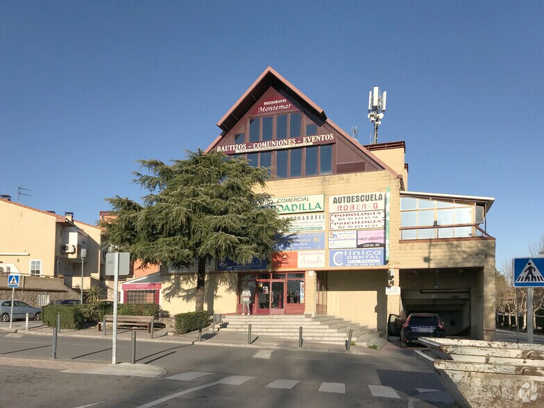 Commerce de détail dans Boadilla del Monte, Madrid à vendre - Photo du bâtiment - Image 2 de 2