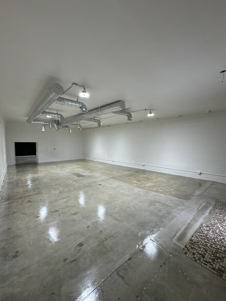 10432 Burbank Blvd, North Hollywood, CA for lease - Interior Photo - Image 3 of 9