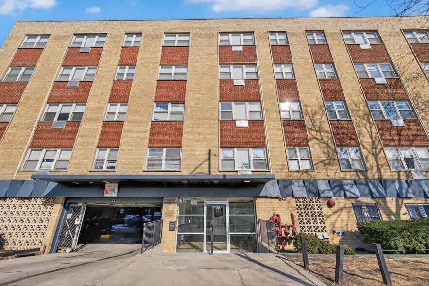 7733 S South Shore Dr, Chicago, IL à vendre - Photo du bâtiment - Image 2 de 16