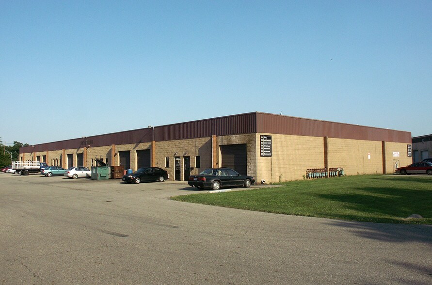 2800-2826 Banwick Rd, Columbus, OH à louer - Photo du bâtiment - Image 2 de 14
