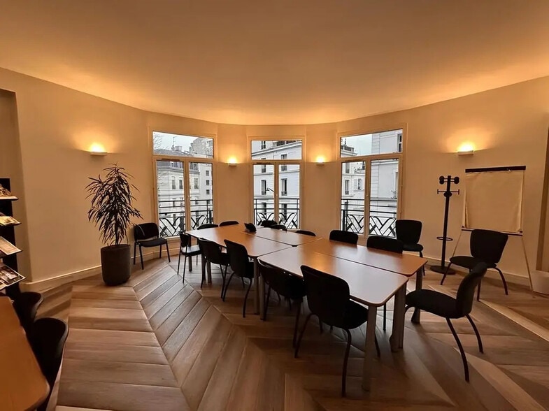 2-4 Rue Lord Byron, Paris for sale - Building Photo - Image 1 of 6