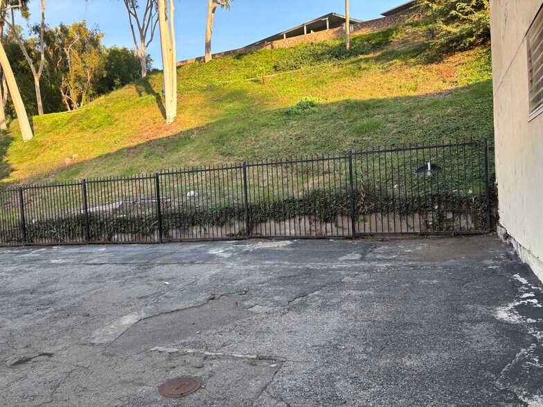 346 N Azusa Ave, La Puente, CA à vendre - Photo du bâtiment - Image 3 de 13