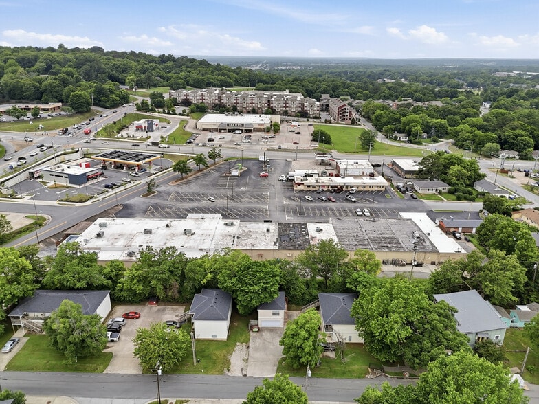 1200-1220 N Garland Ave, Fayetteville, AR for lease - Building Photo - Image 3 of 13