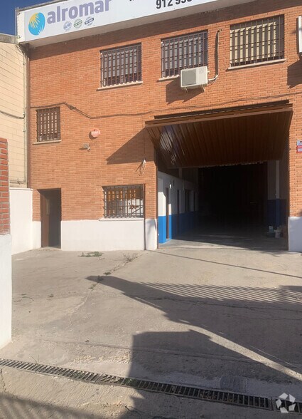 Calle de la Pirotécnia, 37B, Madrid, Madrid for lease - Building Photo - Image 3 of 6