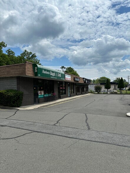 589 Route 303, Blauvelt, NY à louer - Photo du bâtiment - Image 2 de 6