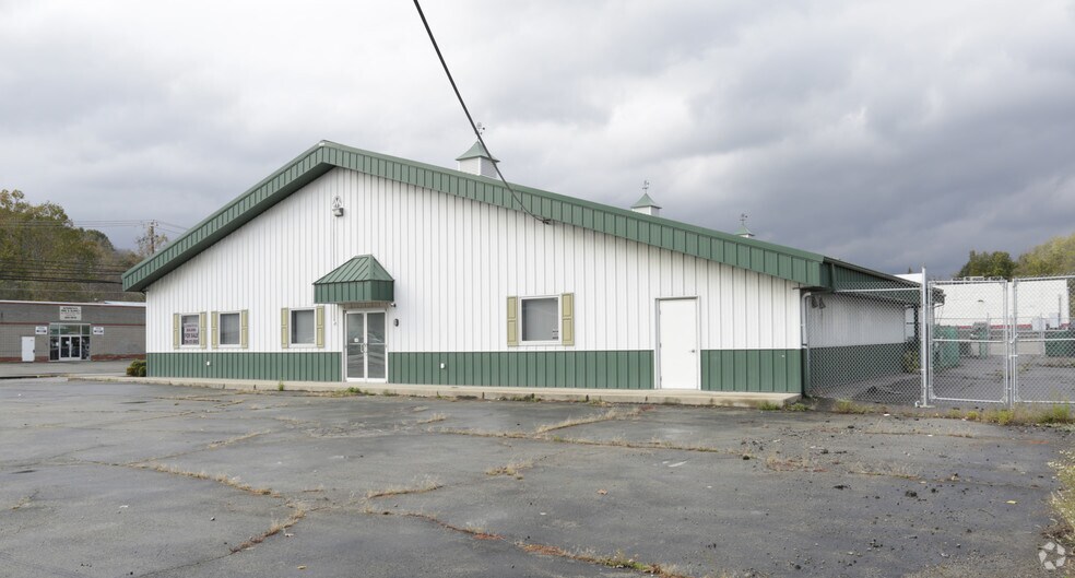 852 Henderson Ave, Washington, PA for lease - Building Photo - Image 3 of 23