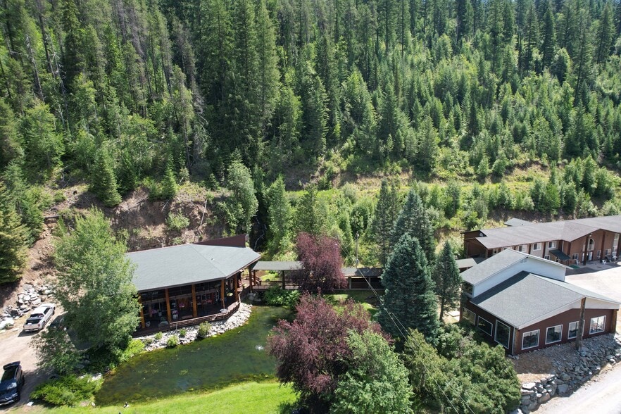 2741 Moyie River Road, Bonners Ferry, ID à vendre - Photo du bâtiment - Image 3 de 9