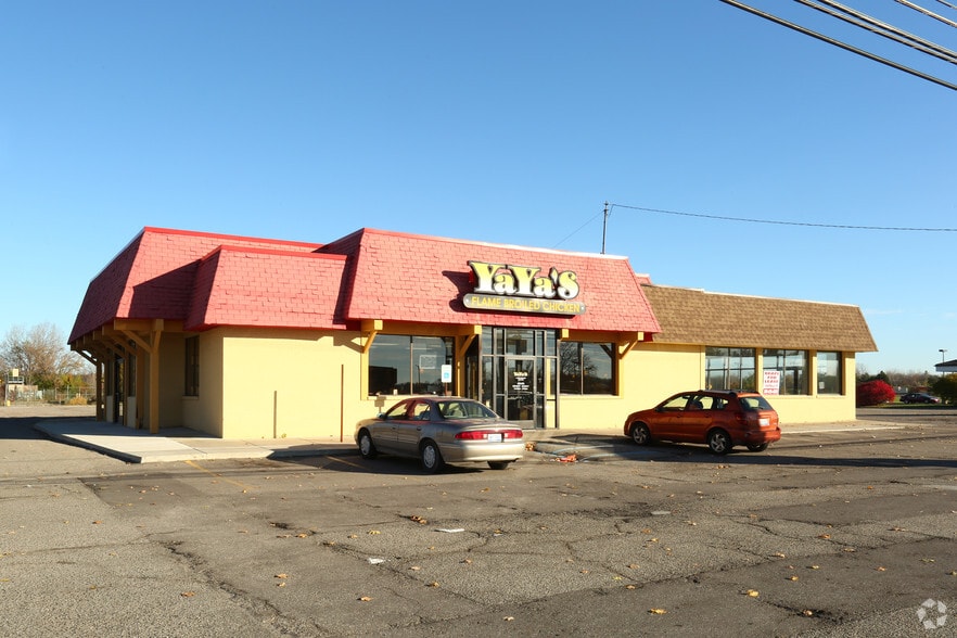 4372 W Pierson Rd, Flint, MI for lease - Primary Photo - Image 1 of 5