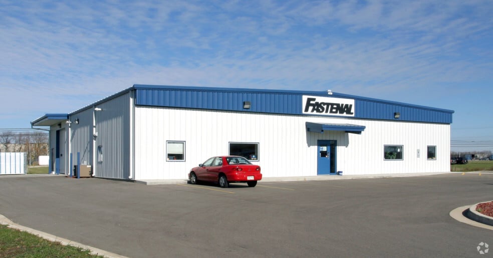 1211 Hobbs Dr, Delavan, WI for sale - Building Photo - Image 2 of 4