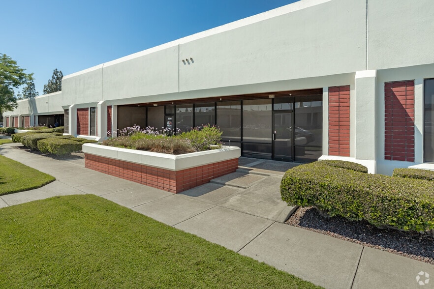 2644 Del Monte St, West Sacramento, CA for lease - Building Photo - Image 2 of 5