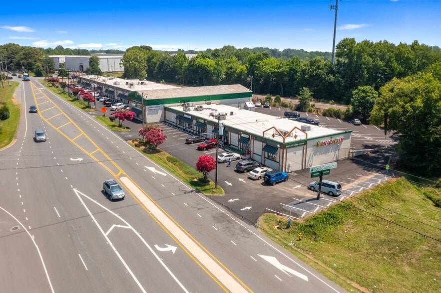 8424-8432 Old Statesville Road Rd, Charlotte, NC for sale - Primary Photo - Image 1 of 8