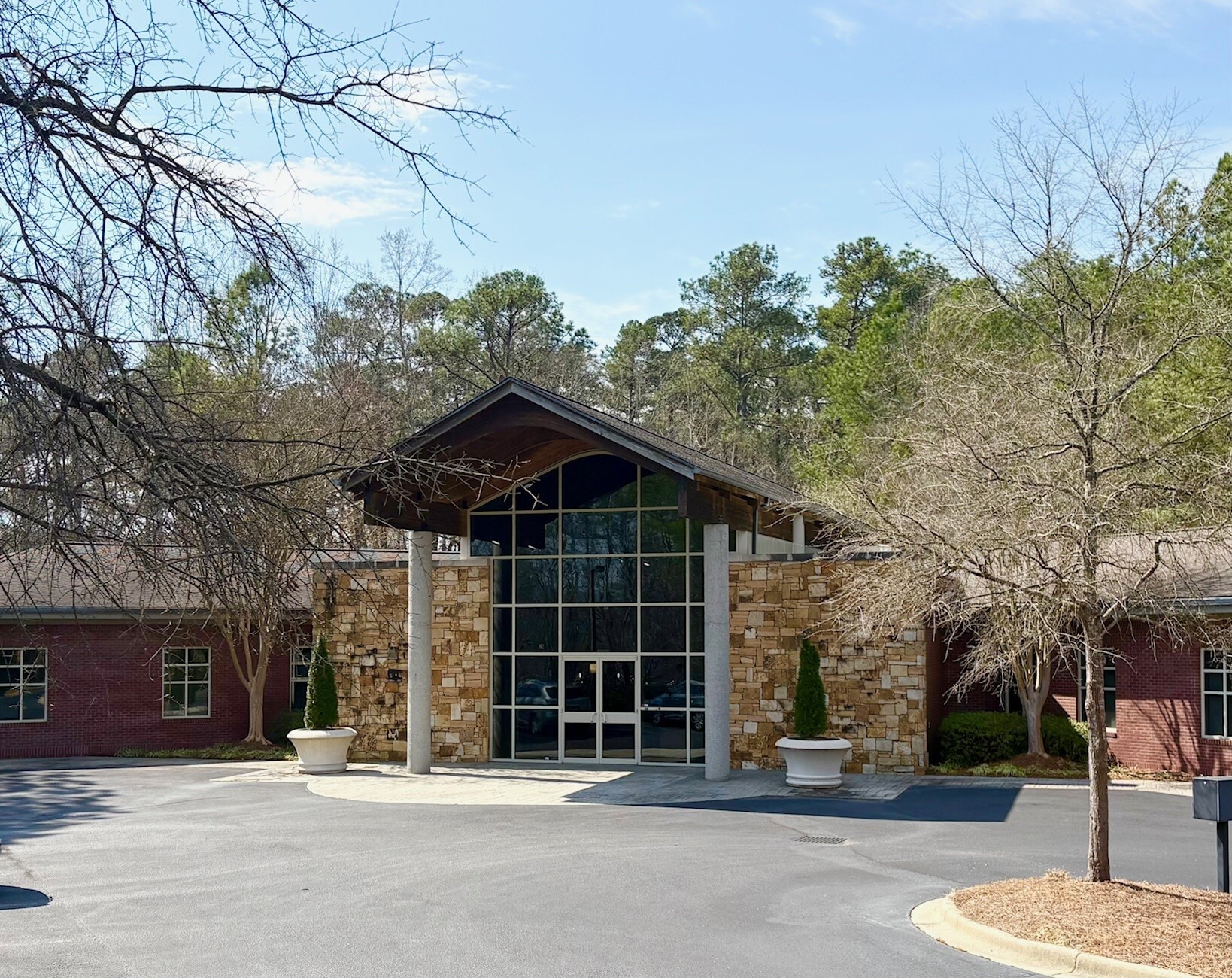 4 Riverchase Rdg, Birmingham, AL for sale Primary Photo- Image 1 of 11