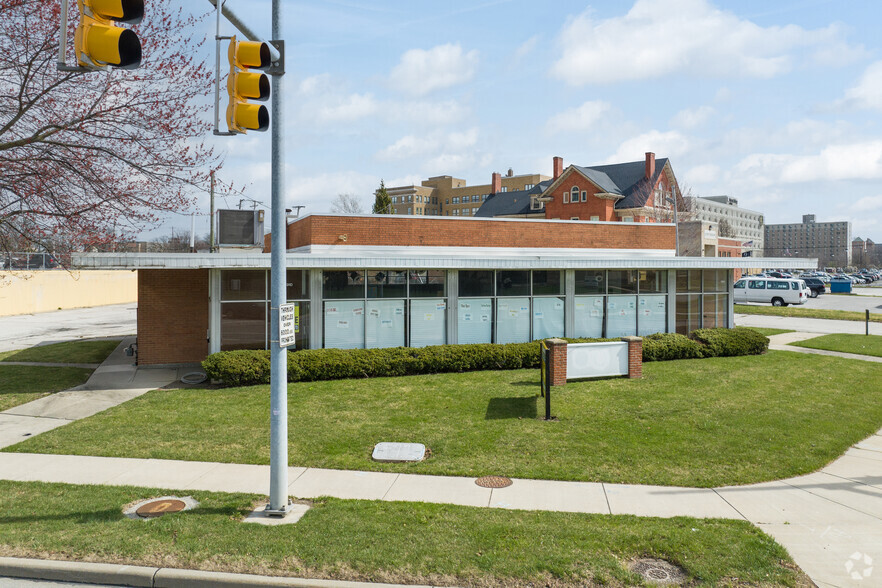 1910 Collingwood Blvd, Toledo, OH for lease - Building Photo - Image 2 of 6