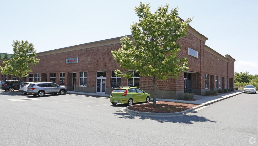 119 Poplar Pointe Dr, Mooresville, NC for lease - Primary Photo - Image 1 of 28