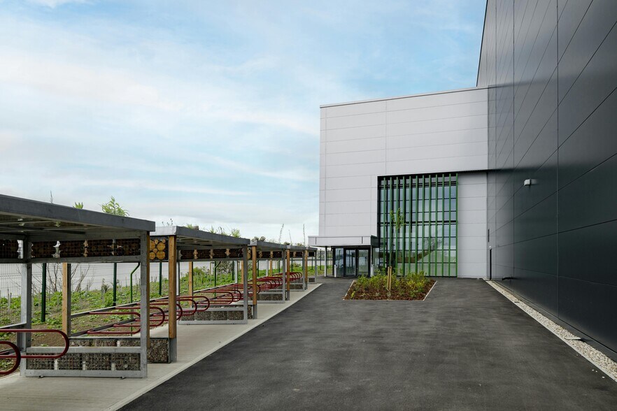 Coldharbour Ln, Rainham à louer - Photo du bâtiment - Image 3 de 13