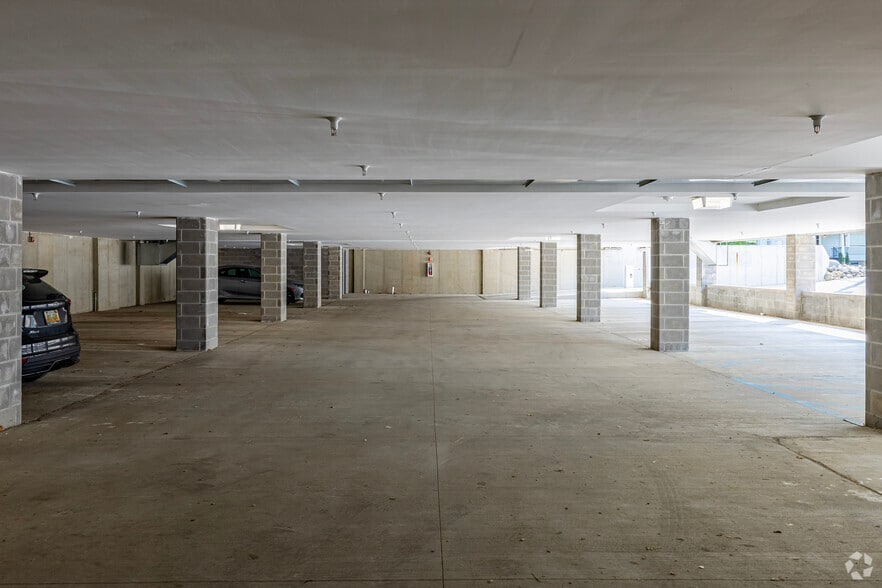 2222 E Michigan Ave, Lansing, MI à louer - Photo du bâtiment - Image 3 de 7