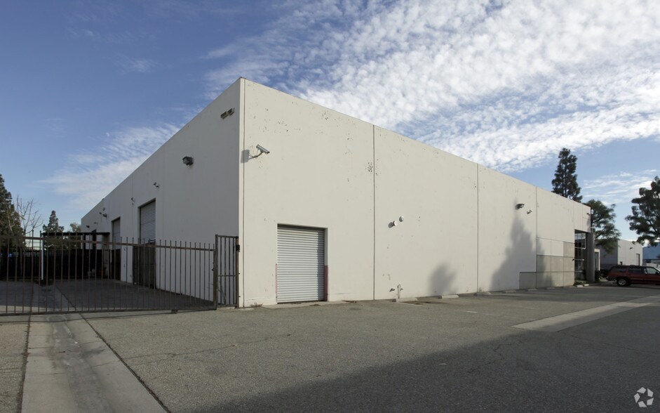 13348 Monte Vista Ave, Chino, CA à vendre - Photo du bâtiment - Image 2 de 3