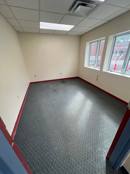 410 Bergen Blvd, Palisades Park, NJ à louer - Photo du bâtiment - Image 3 de 17