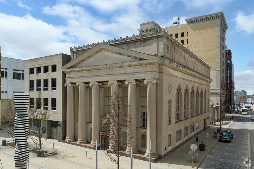 241 N Superior St, Toledo, OH à louer - Photo du bâtiment - Image 2 de 17