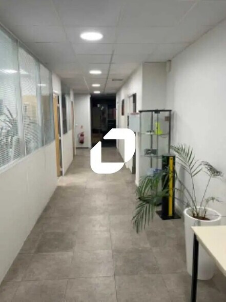 54 Route De Sartrouville, Le Pecq for lease - Lobby - Image 3 of 29