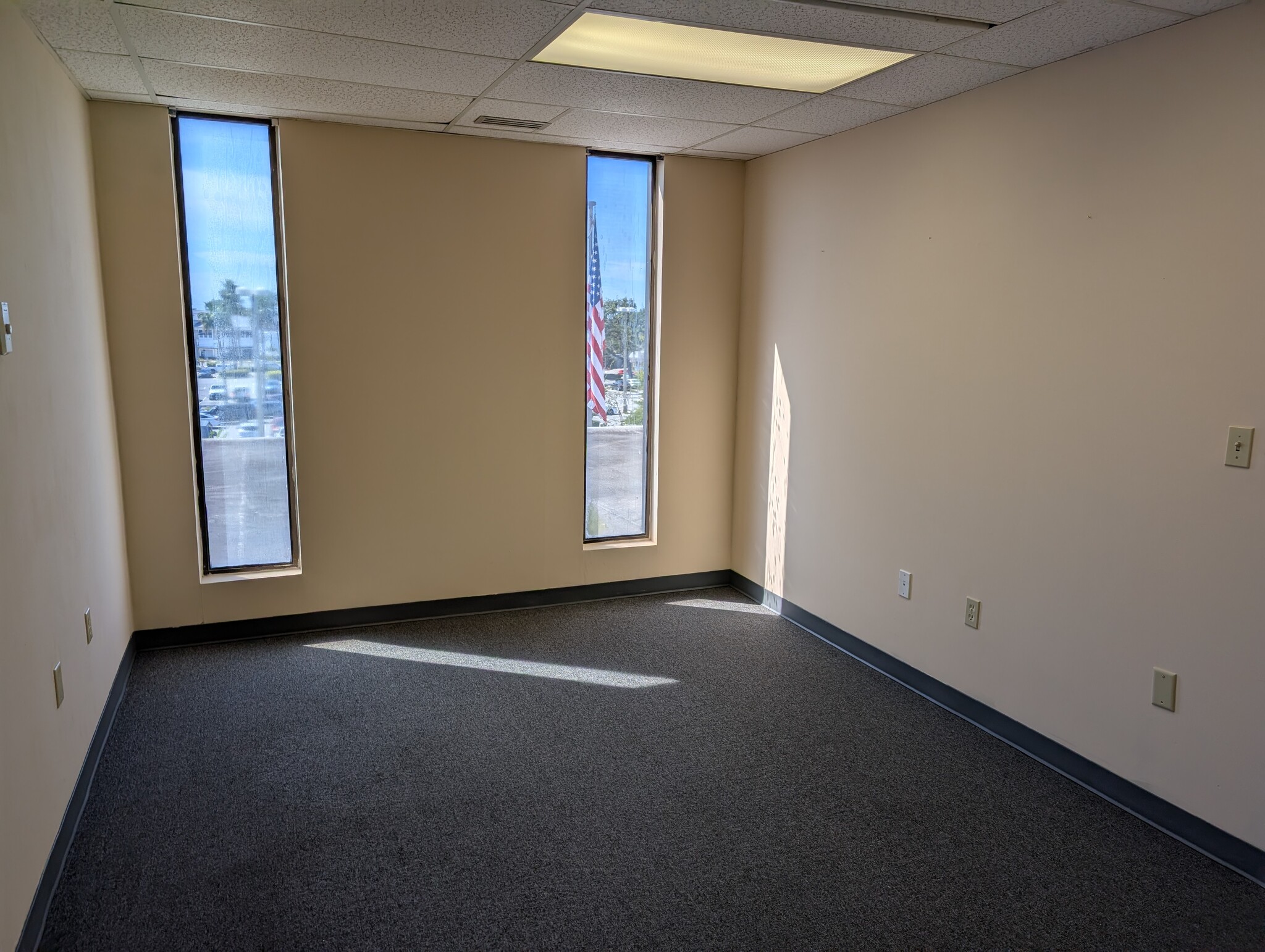 801 W Bay Dr, Largo, FL à louer Photo intérieure- Image 1 de 13