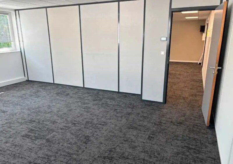 Office in Mérignac for lease - Interior Photo - Image 3 of 8