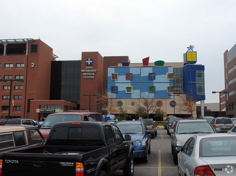 1200 Pleasant St, Des Moines, IA for lease - Primary Photo - Image 1 of 4