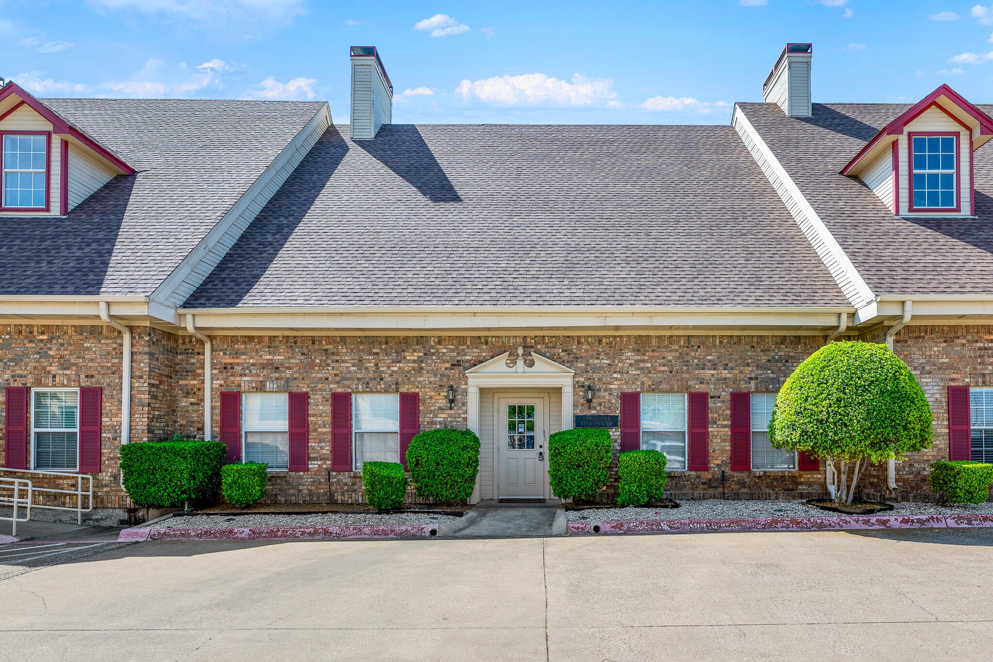 326 S Edmonds Ln, Lewisville, TX for lease Primary Photo- Image 1 of 30