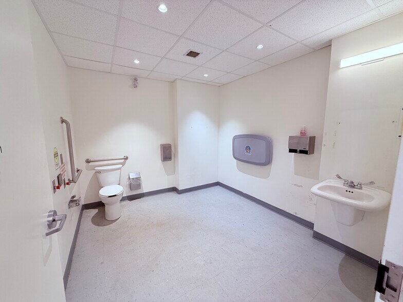 391 Bank St, Ottawa, ON à vendre - Photo du bâtiment - Image 2 de 31