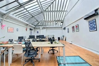 61 Rue Du Faubourg Saint-Denis, Paris for lease Building Photo- Image 2 of 5