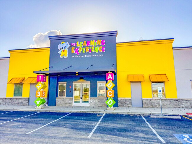 Plus de détails pour 12326 Pearl Rd, Strongsville, OH - Commerce de détail à vendre