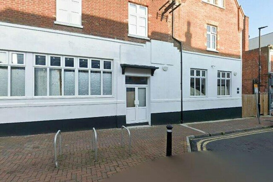 121 London Rd, Camberley à louer - Photo du bâtiment - Image 3 de 4