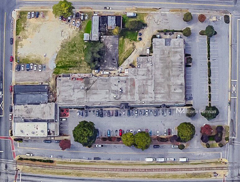 107-129 NE Main St, Simpsonville, SC for lease - Building Photo - Image 2 of 9