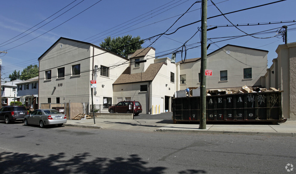 235 Dongan Hills Ave, Staten Island, NY for lease - Primary Photo - Image 1 of 7