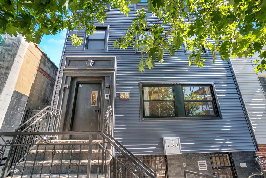 68 Eckford St, Brooklyn, NY à vendre - Photo principale - Image 1 de 24