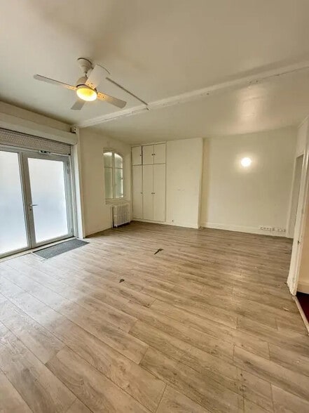 Office/Retail in Paris for lease - Interior Photo - Image 3 of 5