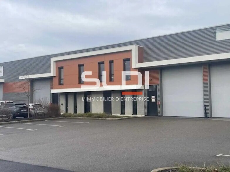 Office in Meyzieu for lease - Building Photo - Image 1 of 5