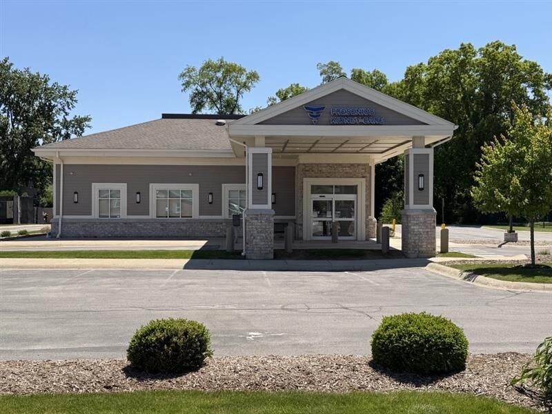 801 W Bristol St, Elkhart, IN à louer Photo du bâtiment- Image 1 de 21