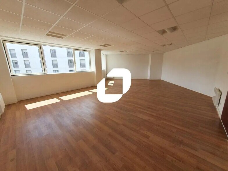 Office in Torcy for sale - Interior Photo - Image 2 of 12