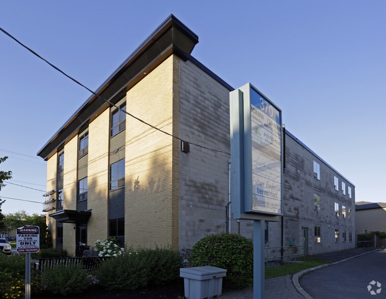 376 Churchill Ave, Ottawa, ON à louer - Photo du bâtiment - Image 3 de 5