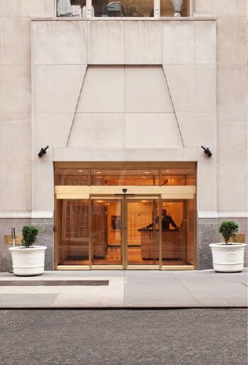 18 E 48th St, New York, NY à louer - Photo du bâtiment - Image 2 de 28